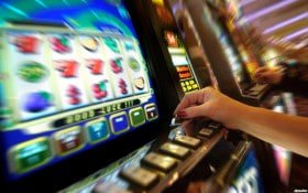 Antarmuka Auto Roulette gudangtoto menampilkan roda roulette, pengaturan taruhan otomatis, dan riwayat putaran di layar mobile